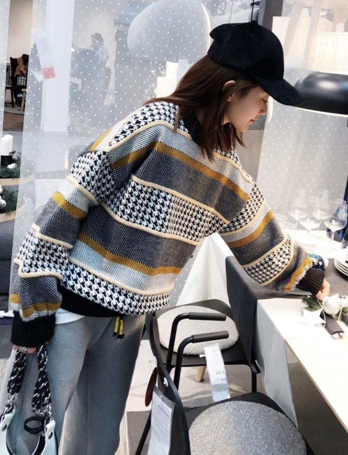 Chanel香奈兒 法國專櫃同步新款 2019早春 圓領復古拼色 針織毛衣 休閒褲 套裝  xly1137